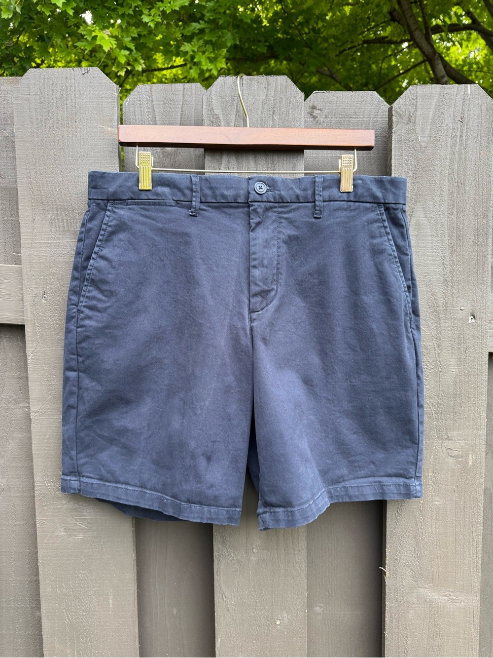 GAP Men's Navy Blue Flat-Front Cotton Shorts Size 33 8” short